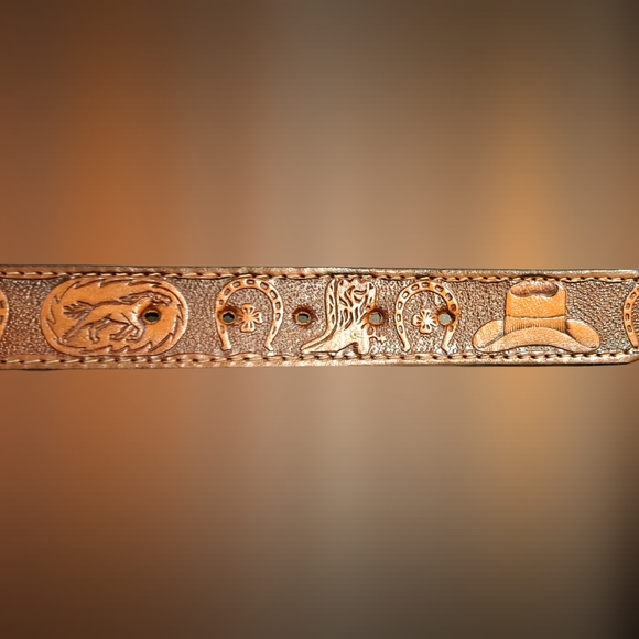 All leather Embossed belt NWOT - Picture 3 of 3